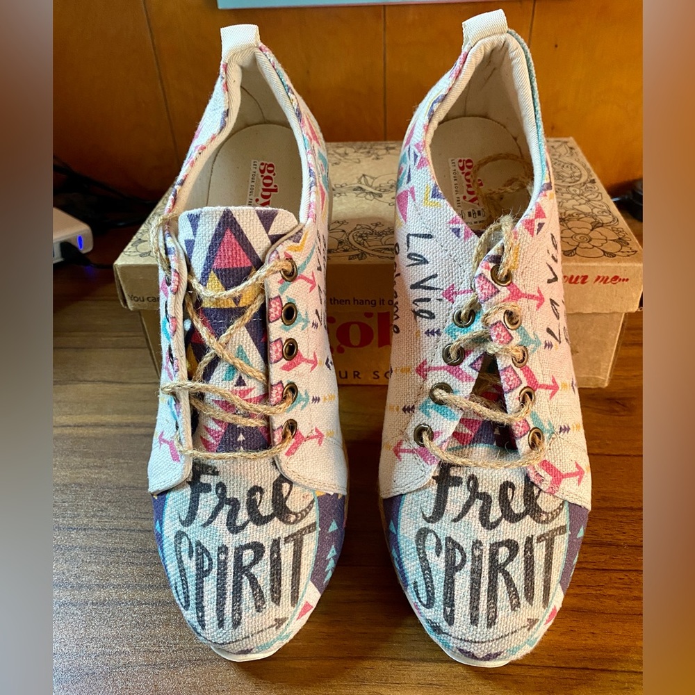 Goby Free Spirit Sneakers - BRAND NEW (Size 9)
